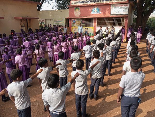 Devagiri ZPHS Marks Constitution Day With Quiz And Reflections